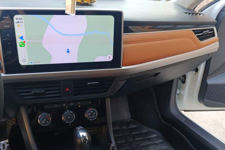 Used Volkswagen Bora 2023 200TSI DSG SmartDrive PRO Edition Audio And AC Panel