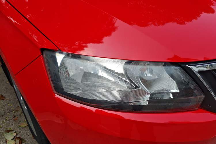 Used Skoda Rapid Spaceback 2014 1.6L Automatic Enjoyment Edition Right Front Headlight