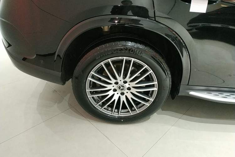 Used Mercedes-Benz GLC 2024 GLC 300 L 4MATIC Dynamic Edition 5-seater Right Rear Wheel Hub