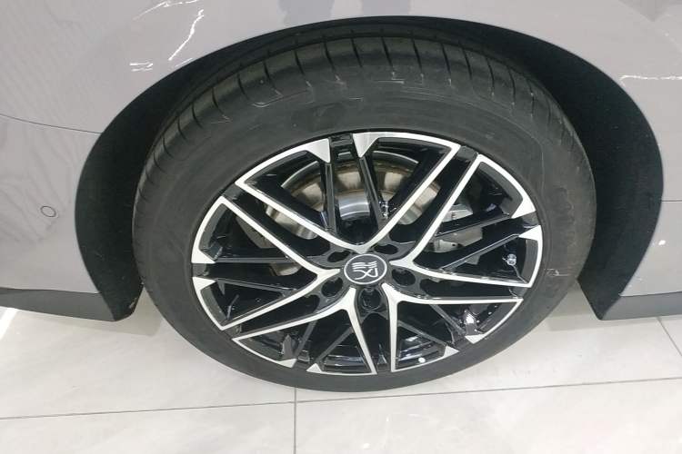 Used BYD Han 2024 EV Glory Edition 605KM Front-Wheel-Drive Premium Model