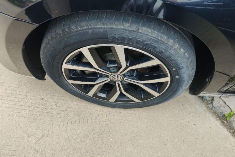 Used Volkswagen Magotan 2020 280TSI DSG Leading Edition Left Front Wheel Hub