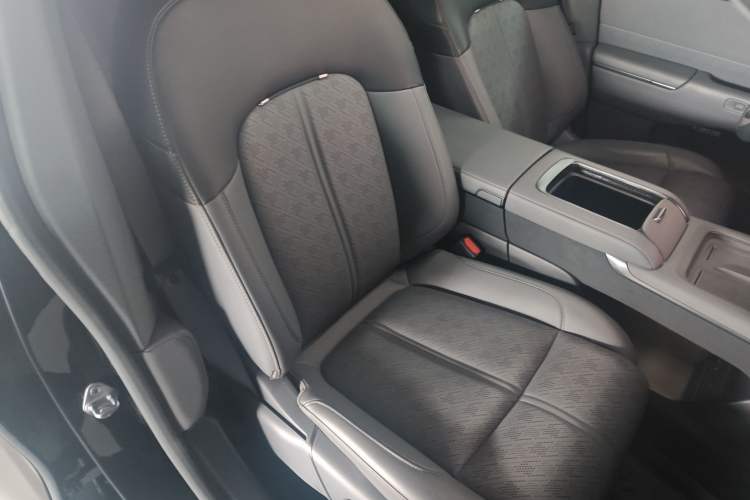 Used Zeekr 7X 2025 75 kWh Rear-Wheel Drive Intelligent Driving Version Right Front Seat