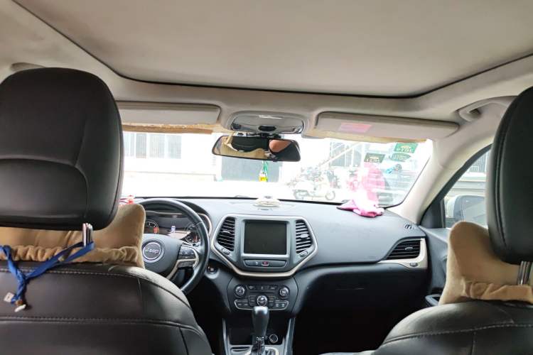 Used Jeep Cherokee 2017 2.0L Superior Edition