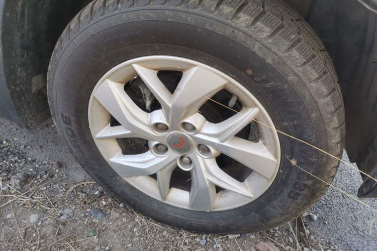 Used Wuling Hongguang S3 2018 1.5L Manual Standard Version China V Standard Right Front Wheel Hub