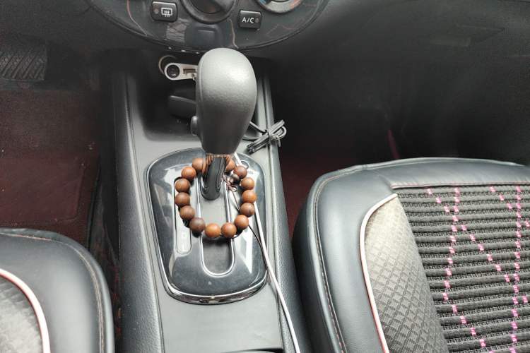 Used Nissan Tiida 2013 1.6L CVT Cool Cafe Edition Gear Lever