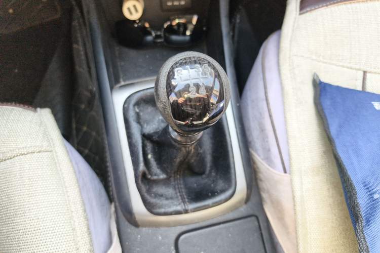 Used Hyundai Celesta 2011 1.6L Manual Comfort Edition Gear Lever