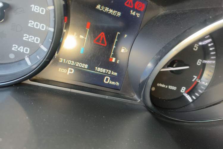 Used Land Rover Discovery Sport 2015 2.0T SE Odometer Close Up