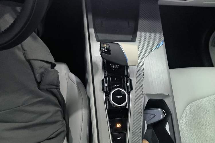 Used CHANGAN OSHAN Z6 New Energy 2022 Blue Whale iDD 150KM Flagship PLUS Smart Parking Edition