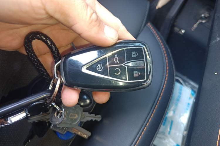 Used CHANGAN OSHAN Z6 New Energy 2023 ZhiDian iDD 150KM Flagship PLUS Smart Parking Edition
