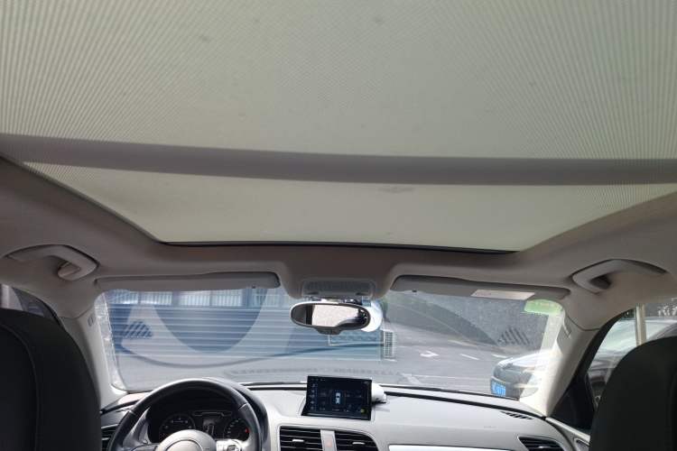 Used Audi Q3 2015 30 TFSI Comfort Model Headliner