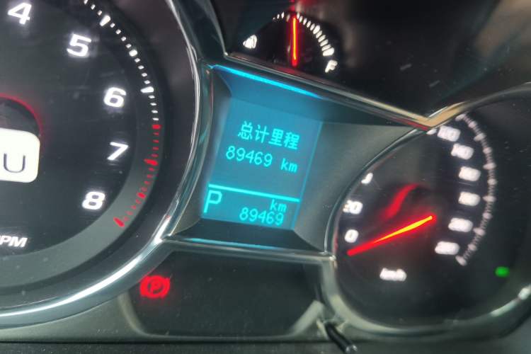 Used Chevrolet Captiva 2015 2.4L 4x4 Flagship Edition 7-Seater
