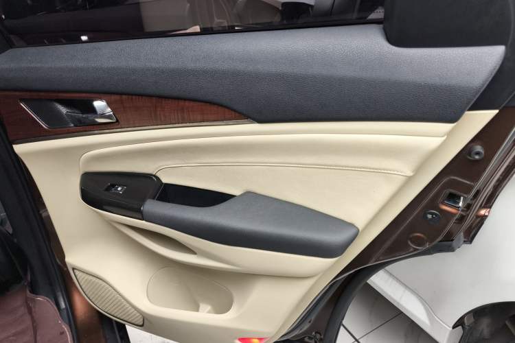 Used CHANGAN CS95 2017 2.0T Two-Wheel Drive Zhiyuan Edition