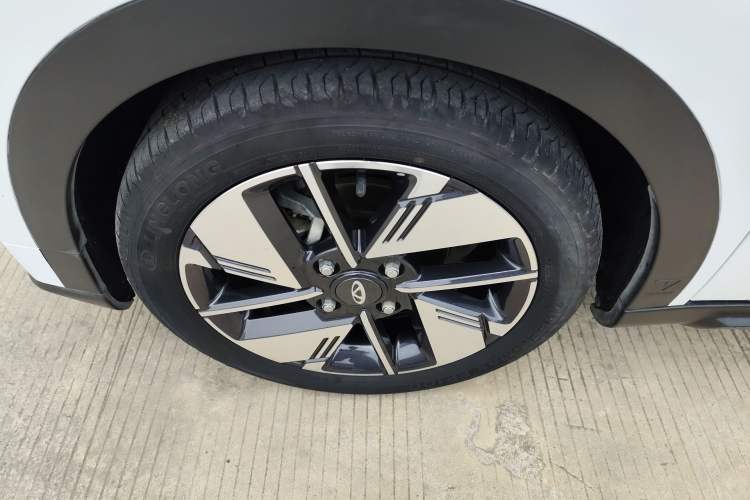 Used Chery New Energy Boundless Pro 2022 301km "Divine Beast" Version with Lithium Iron Phosphate Left Front Wheel Hub