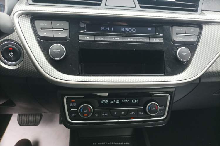 Used Geely Auto Emgrand New Energy 2022 EV Pro Ride-Hailing Version Lithium Iron Phosphate Audio And AC Panel