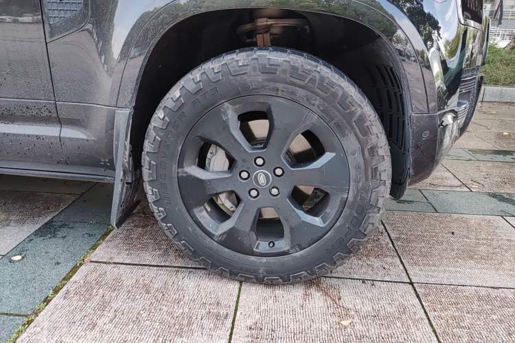 Used Land Rover Defender 2023 Facelifted 110 3.0T P400 X-DYNAMIC HSE Right Front Wheel Hub