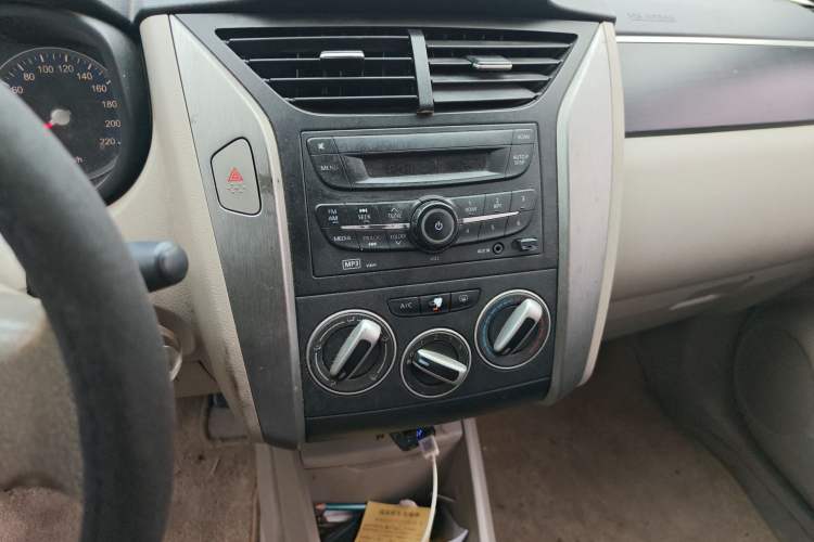 Used Venucia D50 2016 1.6L Manual Elite Edition Audio And AC Panel