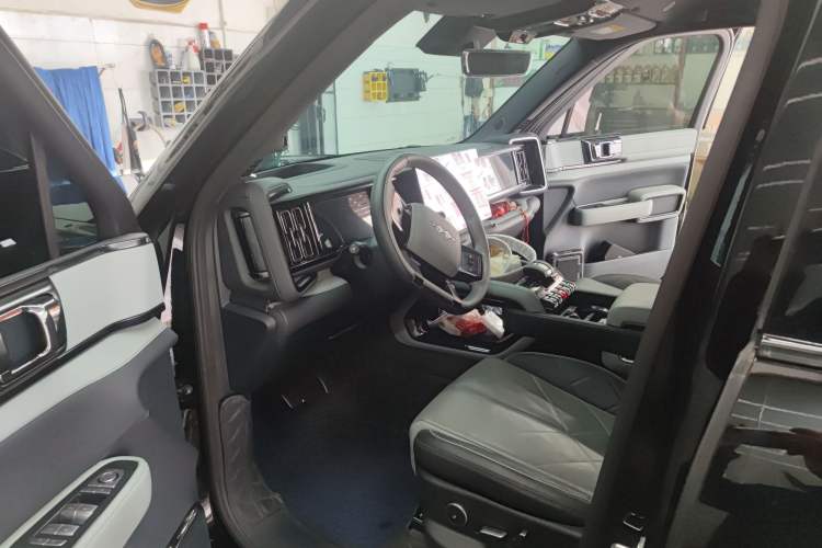 Used Formula Leopard 5 2023 Navigator Edition
