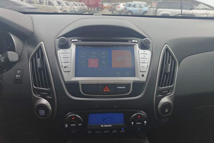 Used Hyundai ix35 2015 2.0L Automatic 2WD Smart Type China IV