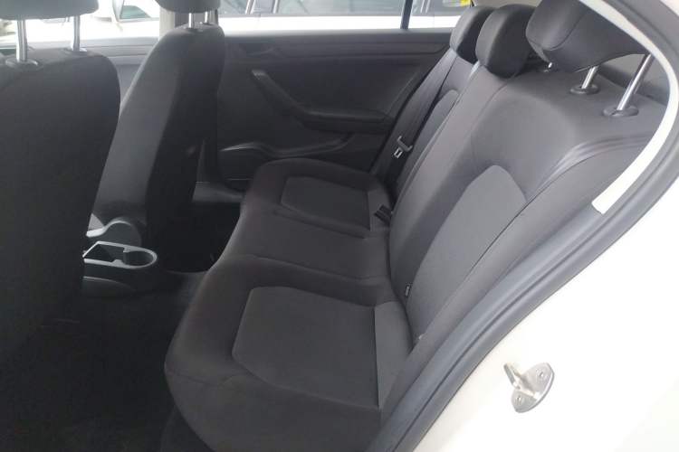 Used Volkswagen Jetta 2015 1.6L Manual Fashion Edition