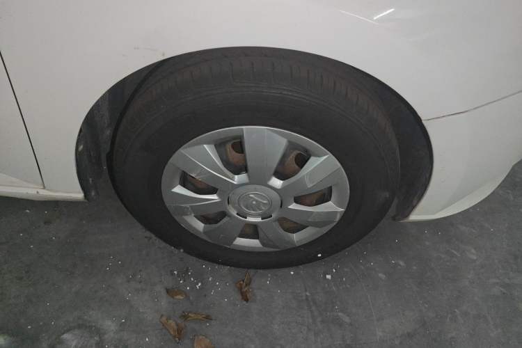 Used Skoda Fabia 2015 1.4L Manual Front-Wheel Drive Model Right Front Wheel Hub