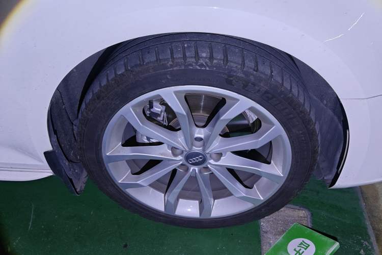 Used Audi A4L 2018 30th Anniversary Edition 40 TFSI Fashion Model Right Front Wheel Hub