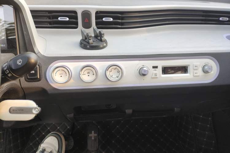 Used Wuling Hongguang MINIEV 2021 Macaron Sandwich Model 120 km Lithium NMC
