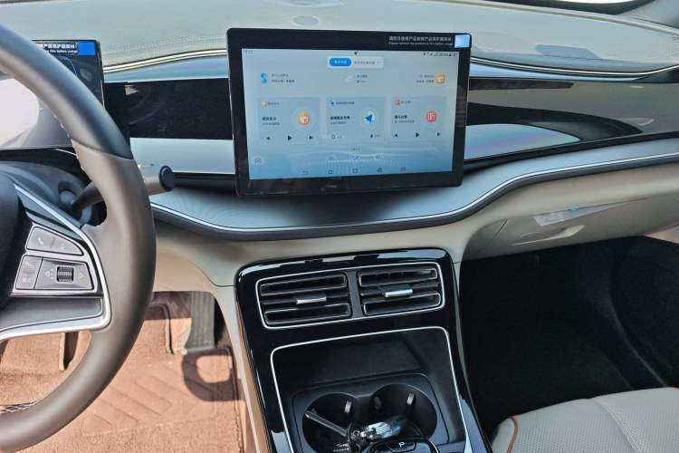 Used BYD Qin PLUS 2024 Honor Edition EV 420KM Leading Model Audio And AC Panel