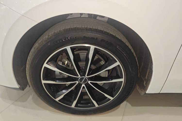 Used Roewe D7 2025 DMH 125km World Champion Edition Left Front Wheel Hub