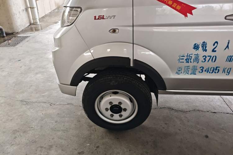 Used Jinbei T5 2023 1.6L Standard Single-Row 3.2m with Rear Dual Wheels
