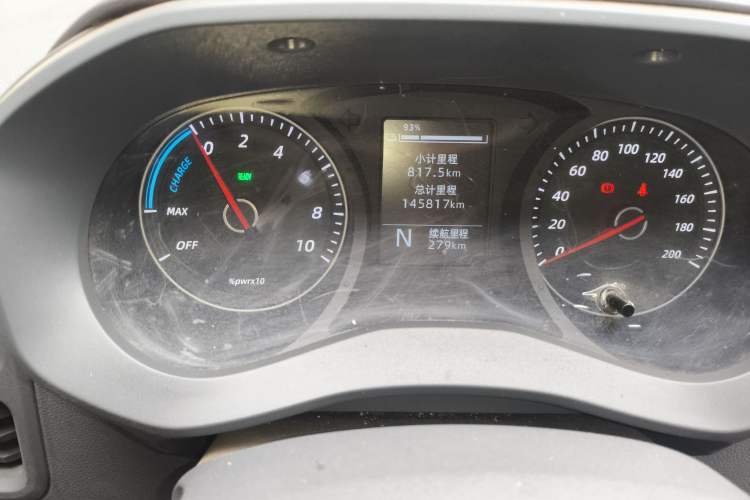 Used Wuling Yangguang 2024 300km Range Practical Window-Sealed Version 60kW Odometer Close Up
