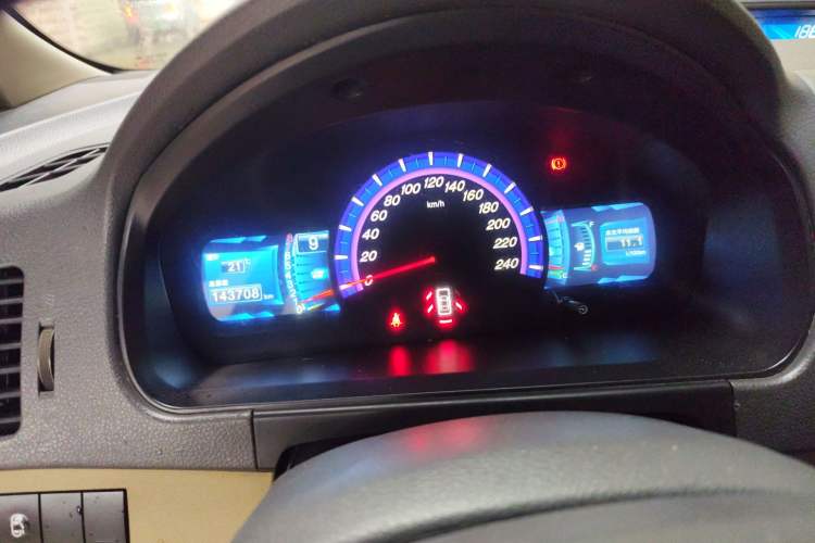 Used BYD M6 2013 2.4L Manual Luxury Model
