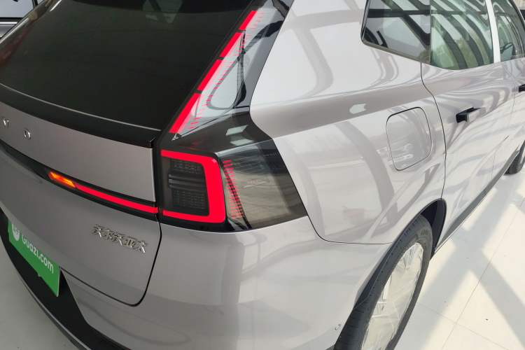 Used Volvo XC70 Plug-in Hybrid 2026 Model Two-Wheel Drive Long-Range Core Exterior 3