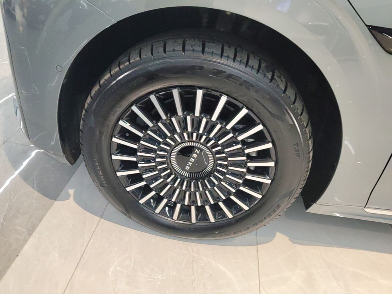Zeekr 009 2024 Six-Seat Executive Version 4WD 108 kWh — снимка 10