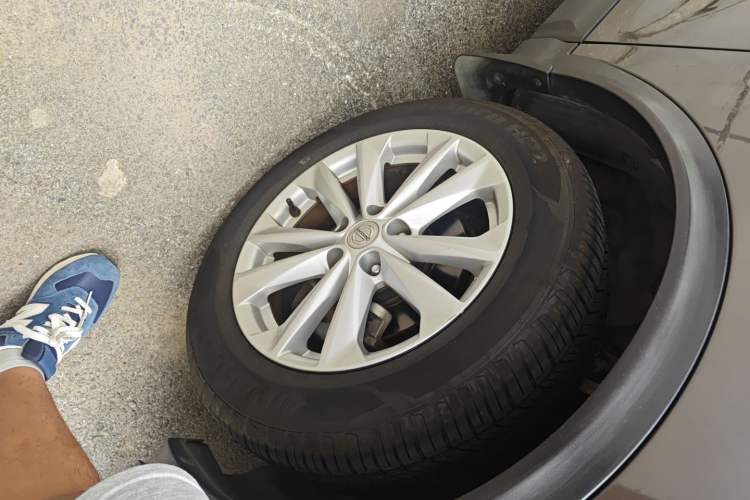 Used Nissan Qashqai 2016 2.0L CVT Elite Edition Right Front Wheel Hub