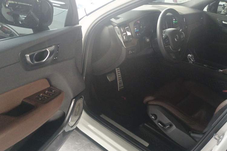 Used Volvo XC60 New Energy 2022 T8 Plug-in Hybrid All-Wheel Drive Smart Luxury Edition
