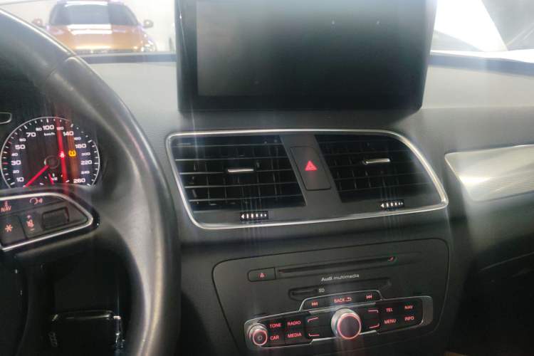 Used Audi Q3 2016 30 TFSI Collector's Edition Comfort Model Audio And AC Panel