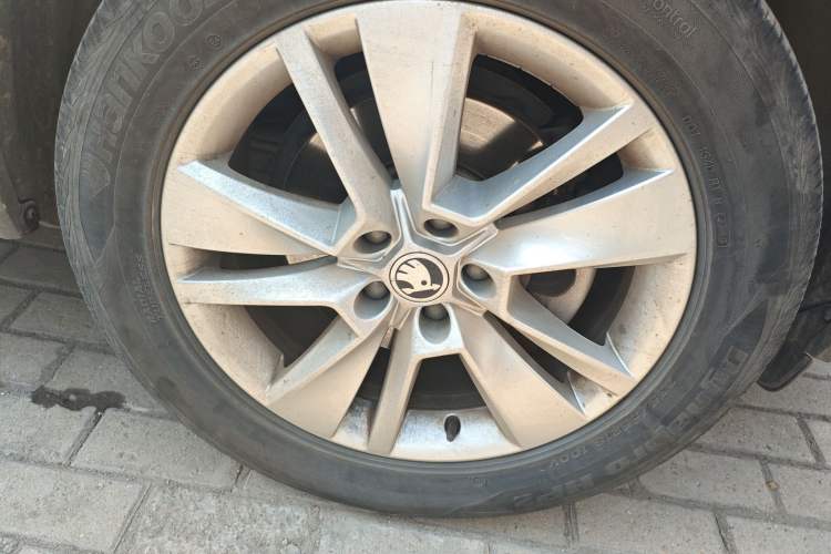 Used Skoda Kodiaq 2019 Facelifted TSI330 7-Seater Two-Wheel-Drive Luxury Enjoyment Edition China VI Standard