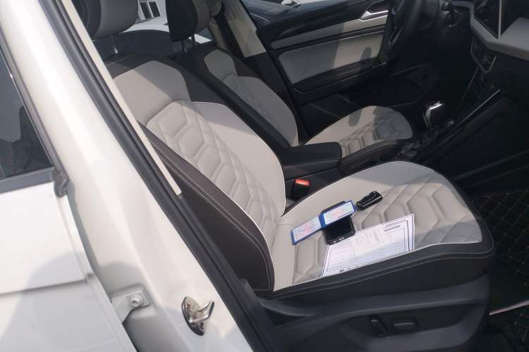 Used Volkswagen Tayron 2023 280TSI Two-Wheel-Drive Luxury Plus Advanced Version Right Front Seat