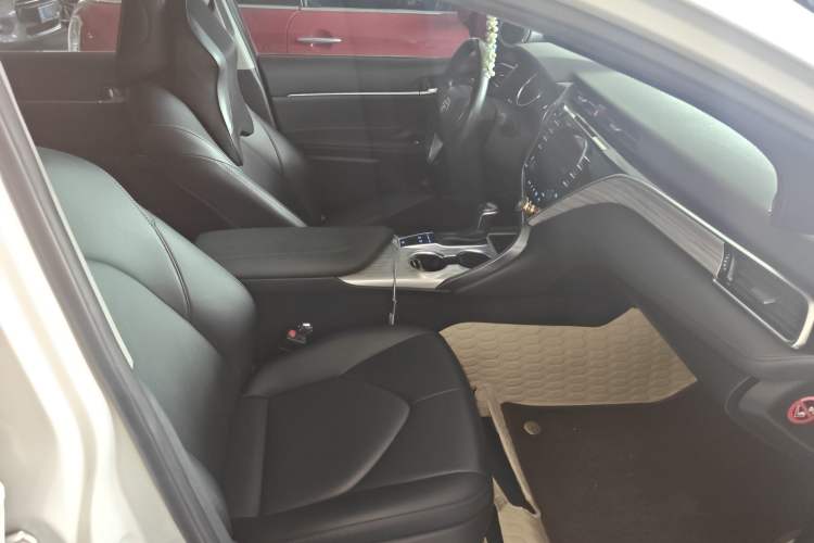 Used Toyota Camry 2018 Dual-Engine 2.5 HG Luxury Edition Right Front Seat