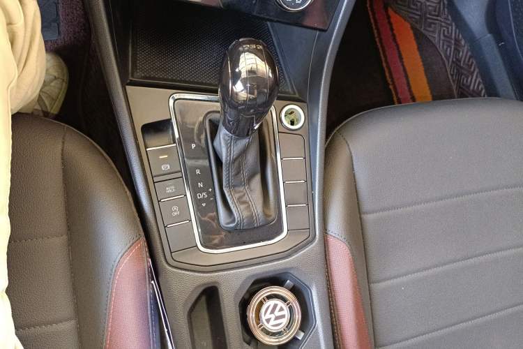 Used Volkswagen Bora 2021 1.5L Automatic Comfort Smart Connect Edition Gear Lever