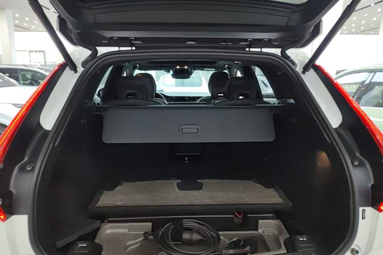 Used Volvo XC60 New Energy 2022 T8 Plug-in Hybrid All-Wheel Drive Zhiyuan Sport Edition