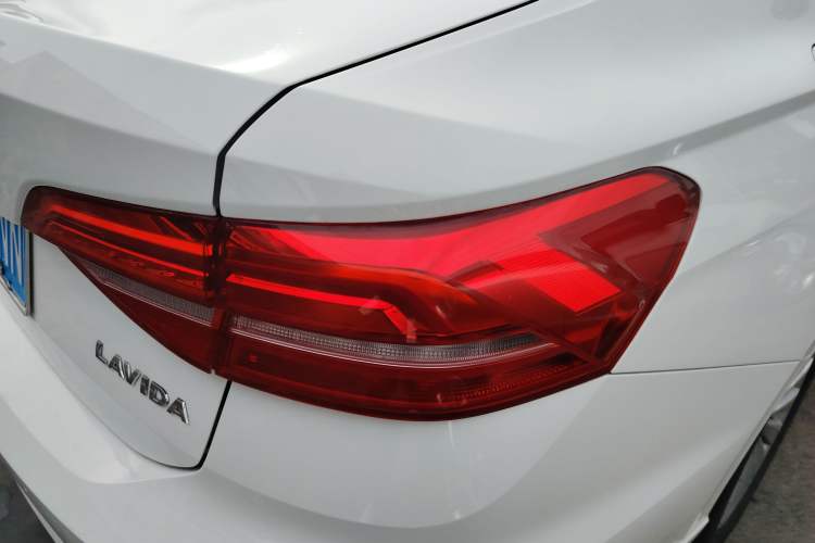 Used Volkswagen Lavida 2018 1.5L Automatic Comfort Edition China V Standard Exterior 3