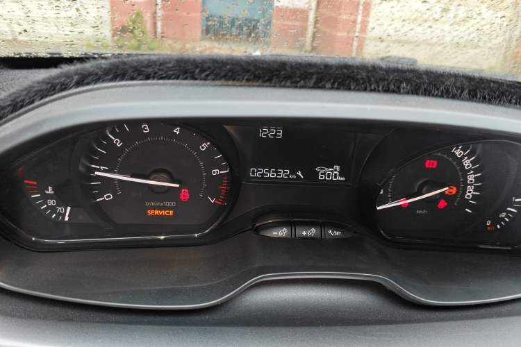 Used Peugeot 2008 2014 1.6L Manual Trend Edition Instrument Cluster