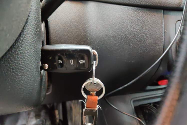 Used Volkswagen Tiguan 2017 300TSI Automatic Two-Wheel Drive Silk Road Luxury Edition Vehicle Key