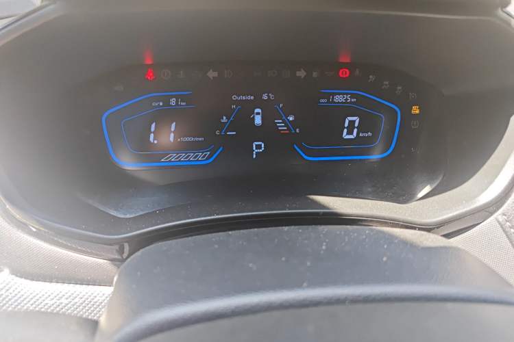 Used CHANGAN OSHAN A800 2017 1.5T Automatic ZhiZun Model
