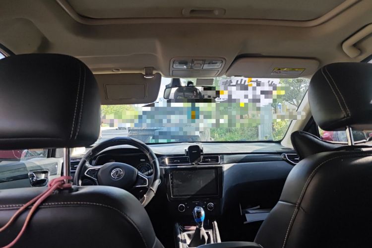 Used Dongfeng Fengon 580 2016 1.5T Manual Luxury Edition
