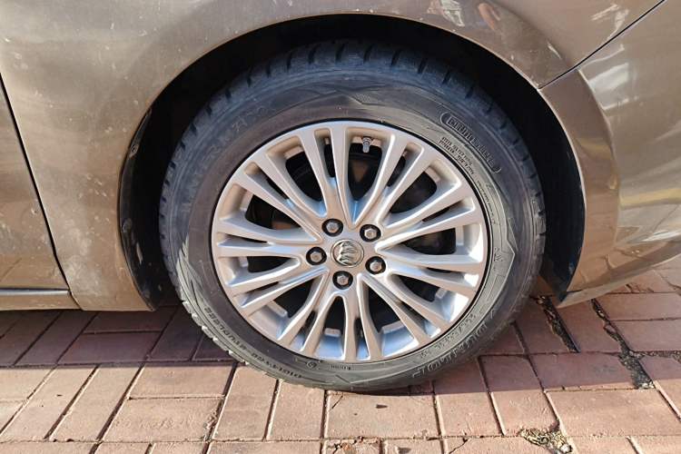 Used Buick GT 2016 15N Automatic Elite Edition Right Front Wheel Hub