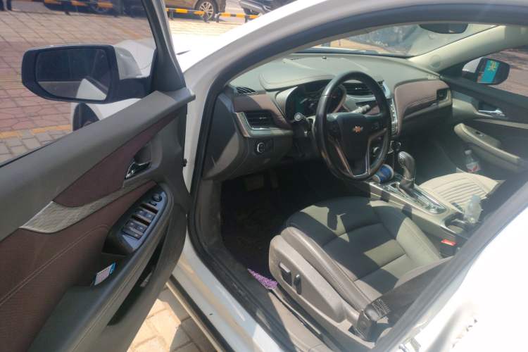 Used Chevrolet Malibu 2017 1.5T Automatic Luxury Edition Driver Seat