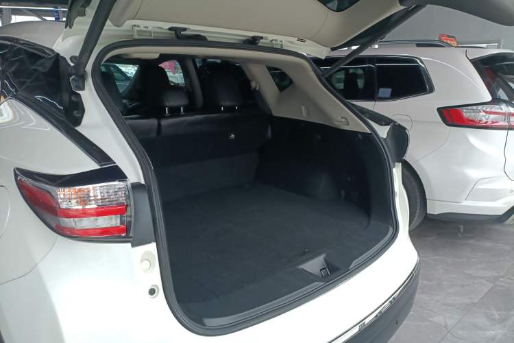 Used Nissan Murano 2019 2.5L XL Two-Wheel Drive Smart Connect Luxury Edition China VI Standard Trunk