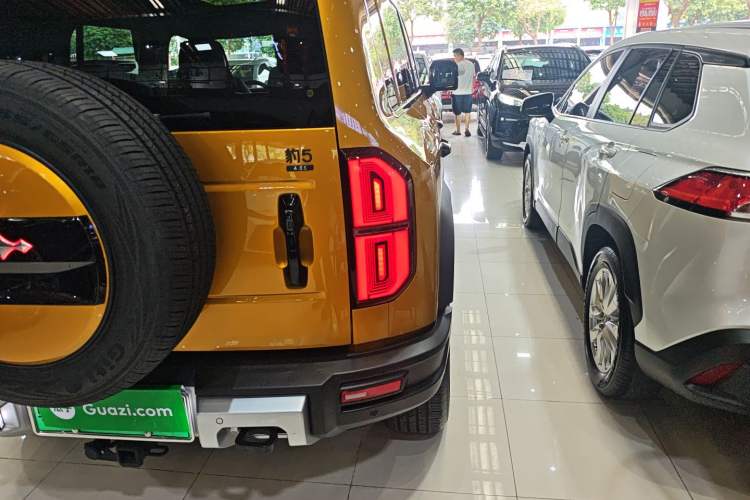 Used Formula Leopard 5 2023 Navigator Edition
